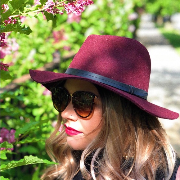 Meet your Posher, Meg - Picture 1 of 2